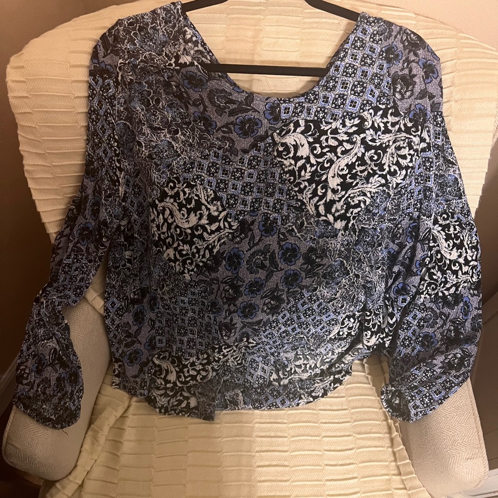 Nice top - Picture 2 of 7